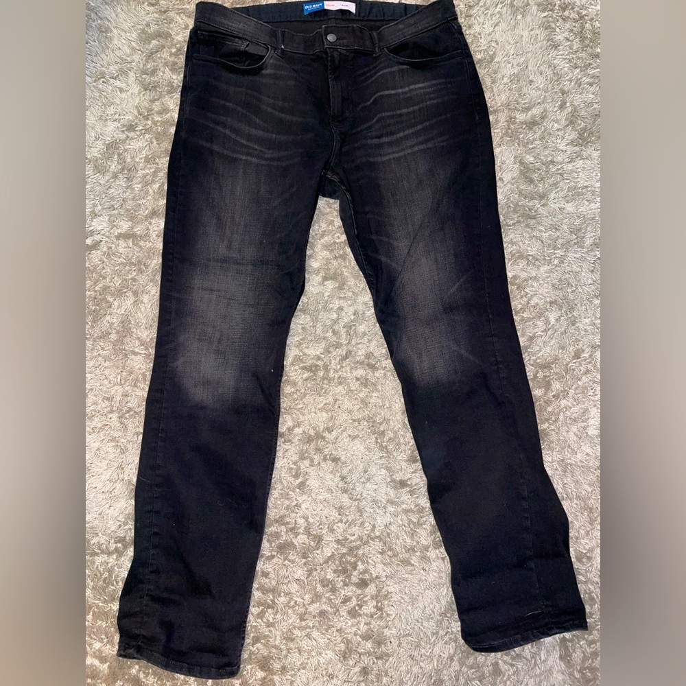 Men’s slim cut black jeans